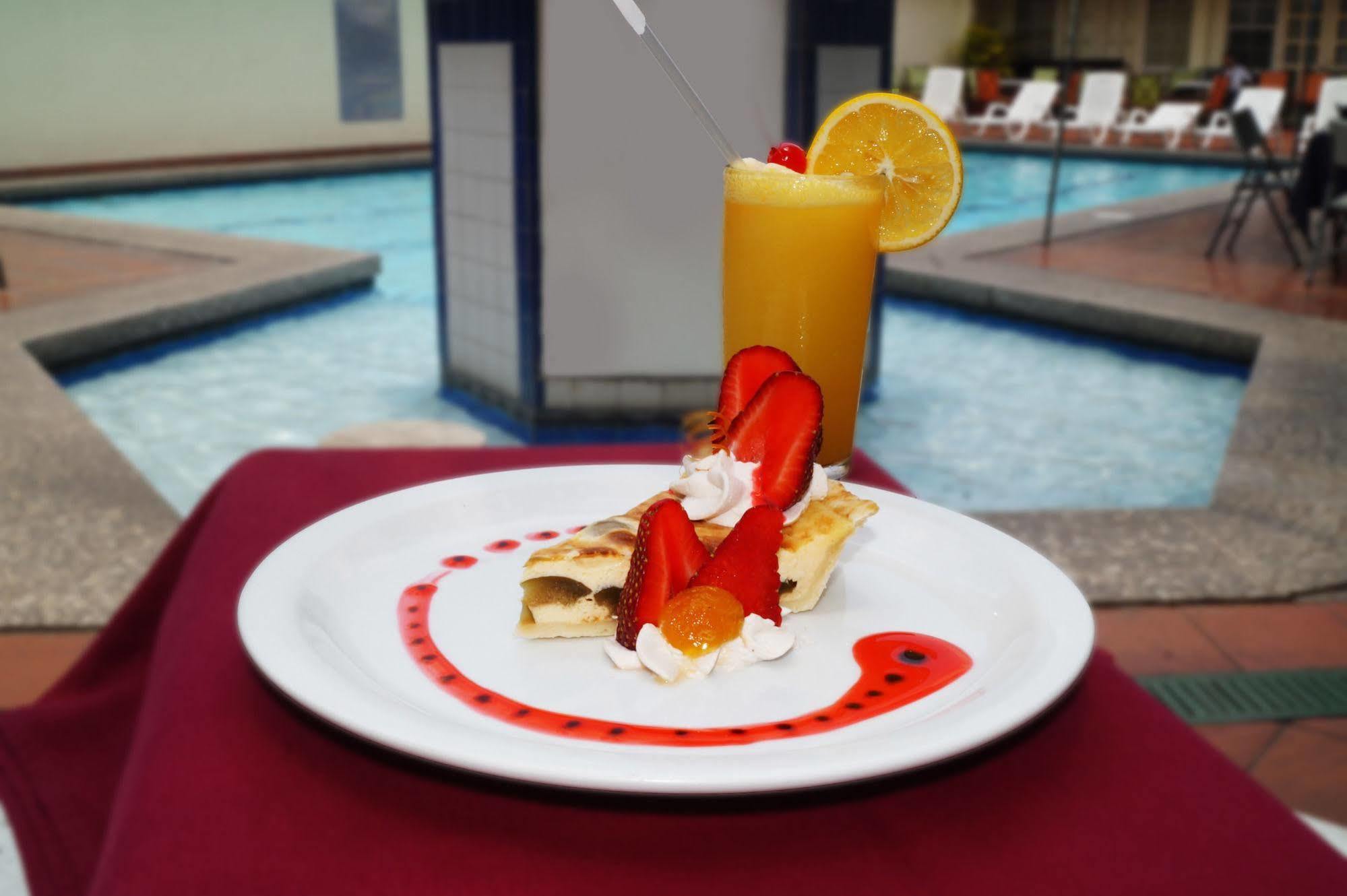 Siesta Hotel And Casino Antiguo Cuscatlan Ngoại thất bức ảnh